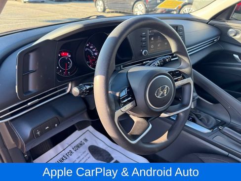 Used 2023 Hyundai Elantra SEL w/ Preferred Accessory Package FWD image 18