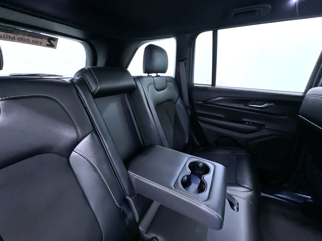 Used 2024 Jeep Grand Cherokee Altitude AWD/4WD image 40