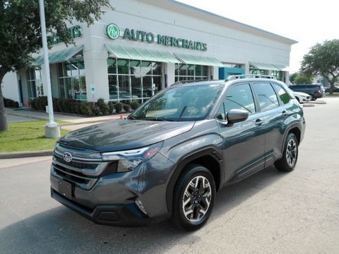Used 2025 Subaru Forester Premium AWD/4WD image 1