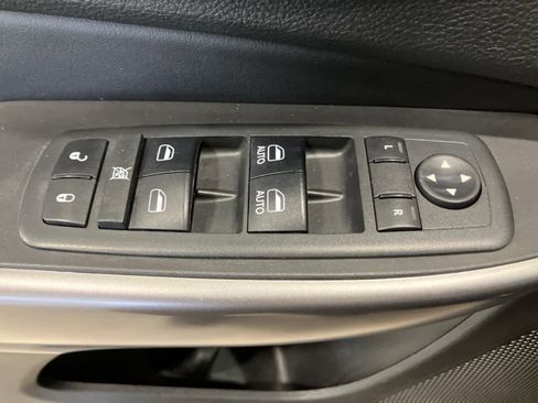 Used 2019 Jeep Cherokee Latitude Plus w/ Comfort/Convenience Group image 14