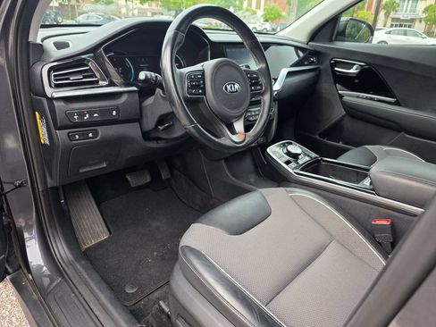 Used 2020 Kia Niro EX FWD image 11