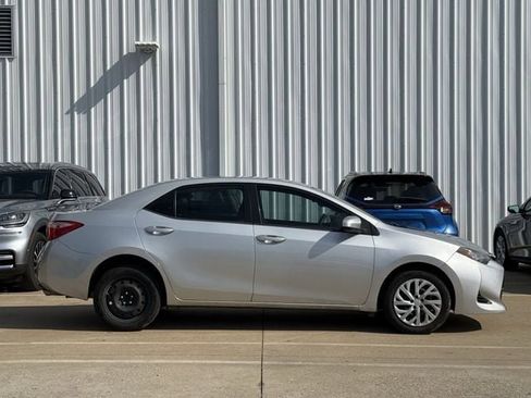 Used 2019 Toyota Corolla LE FWD image 3