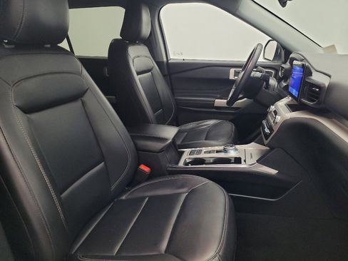 Used 2024 Ford Explorer XLT w/ Equipment Group 202A image 21