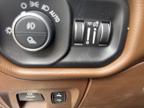 Used 2021 RAM 1500 Laramie image 7