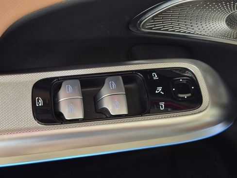 Used 2025 Mercedes-Benz E 350 Sedan image 12