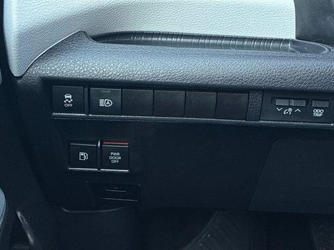 Certified 2025 Toyota Sienna LE FWD image 30