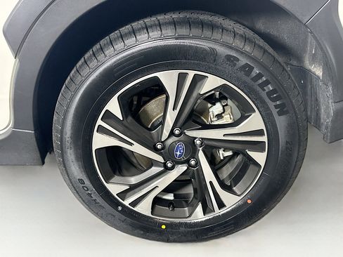 Used 2025 Subaru Crosstrek 2.0i Premium image 11