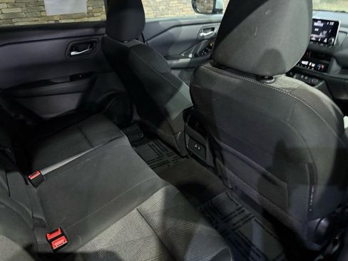 Certified 2025 Nissan Rogue SV image 32