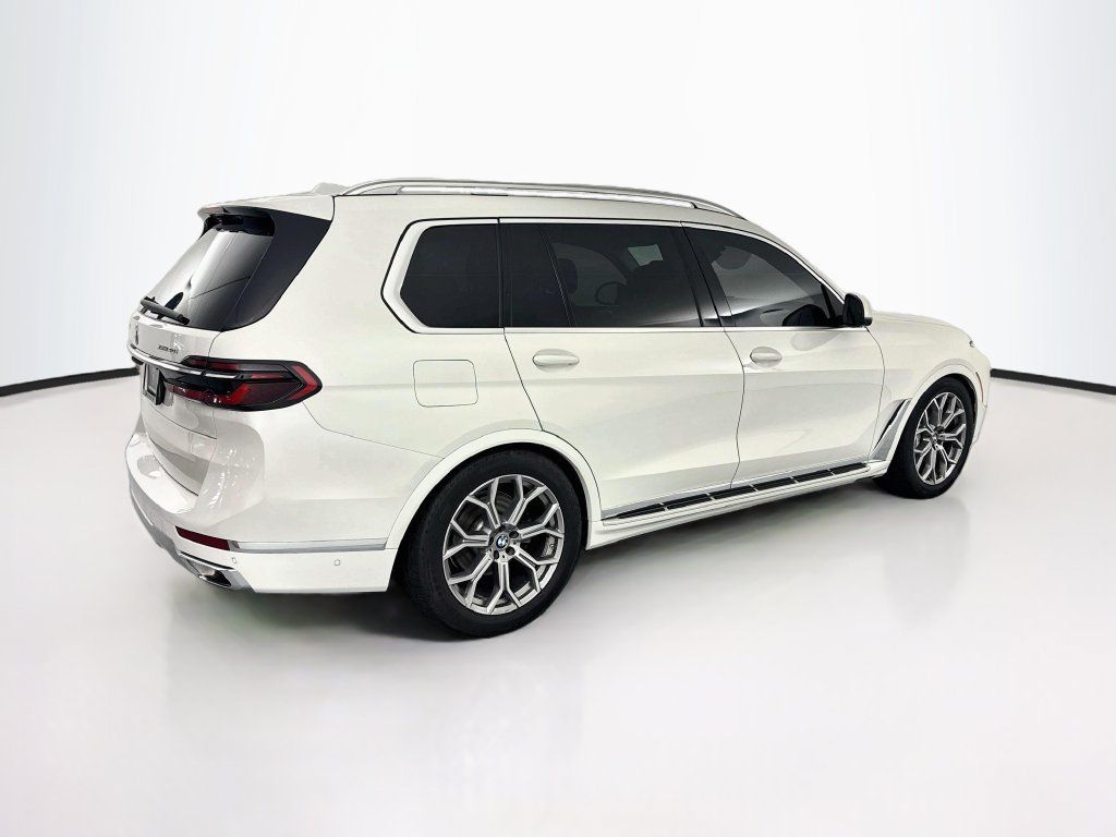 Used 2024 BMW X7 xDrive40i AWD/4WD image 5