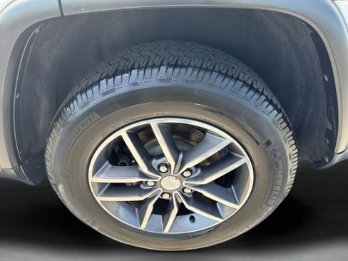 Used 2018 Jeep Grand Cherokee Laredo RWD image 36