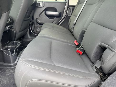 Used 2018 Jeep Wrangler Unlimited Sport S AWD/4WD image 13