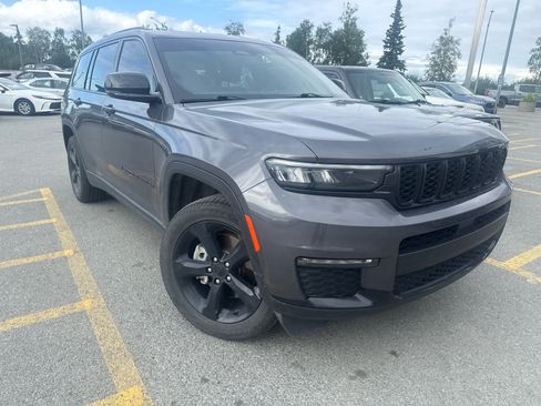Used 2024 Jeep Grand Cherokee L Limited w/ Black Appearance Package AWD/4WD image 4