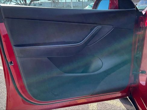 Used 2022 Tesla Model Y Long Range image 22