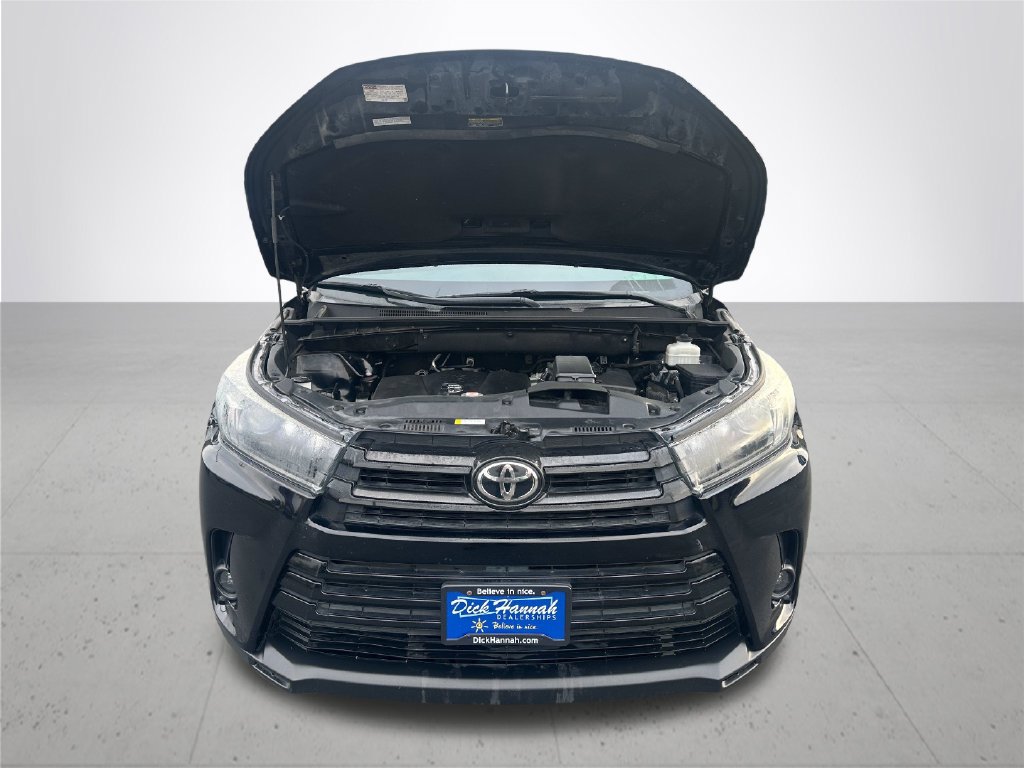 Used 2019 Toyota Highlander SE AWD/4WD image 4