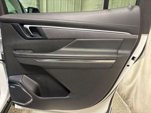 Used 2025 Buick Enclave Sport Touring image 22