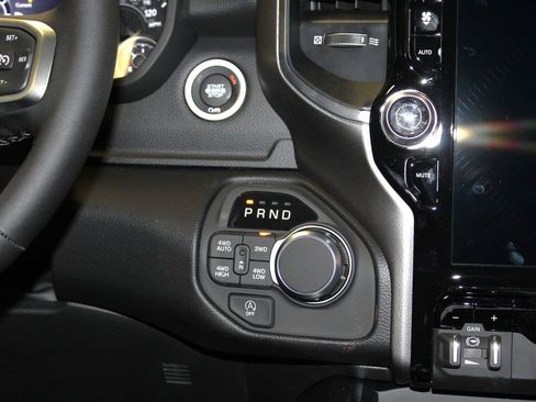 New 2026 RAM 1500 4x4 Crew Cab image 12