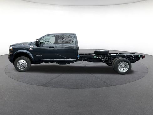 New 2026 RAM 4500 4x4 Crew Cab DRW image 2