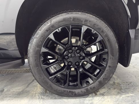 Used 2024 GMC Yukon XL Denali image 33