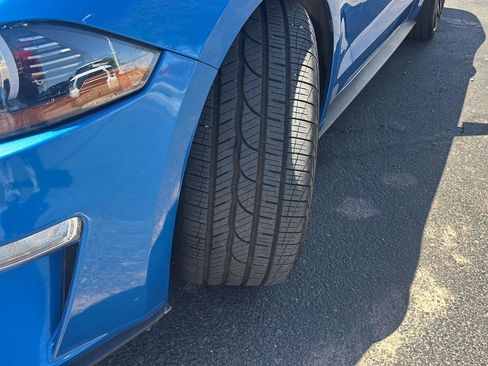 Used 2019 Ford Mustang Convertible RWD image 9