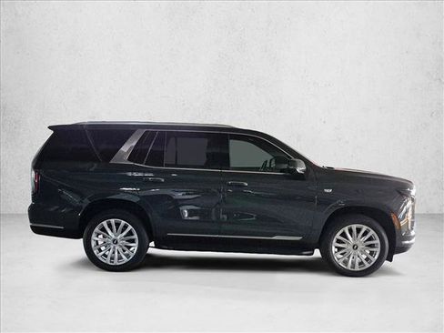Used 2025 Cadillac Escalade Luxury RWD image 4