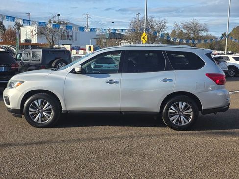 Used 2018 Nissan Pathfinder SV image 8