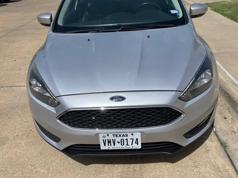 Used 2016 Ford Focus SE w/ Equipment Group 201A FWD image 1