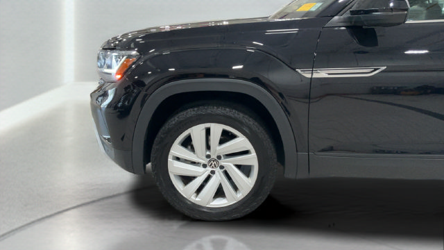 Certified 2022 Volkswagen Atlas Cross Sport SE AWD/4WD image 35