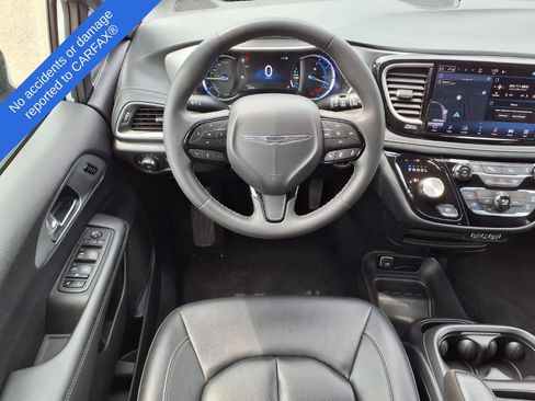 Used 2024 Chrysler Pacifica Limited FWD image 14