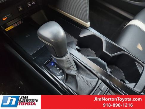 Used 2025 Toyota Camry SE image 21