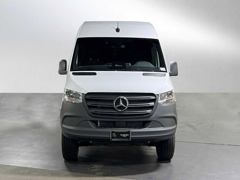 Used 2025 Mercedes-Benz Sprinter 2500 image 8
