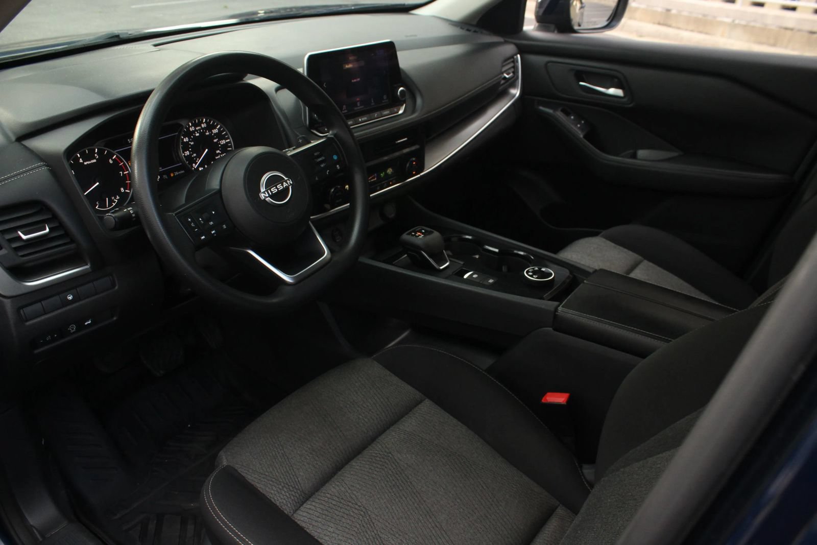 Used 2024 Nissan Rogue SV AWD/4WD image 13