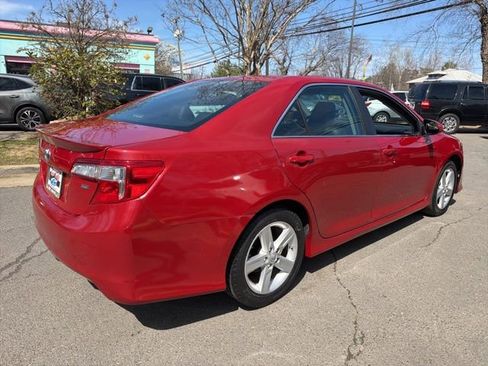 Used 2014 Toyota Camry SE FWD image 6