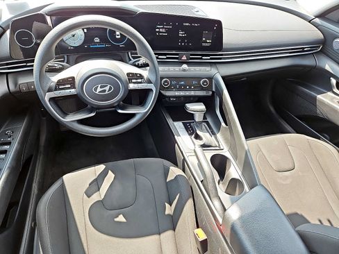 Used 2024 Hyundai Elantra SEL FWD image 11