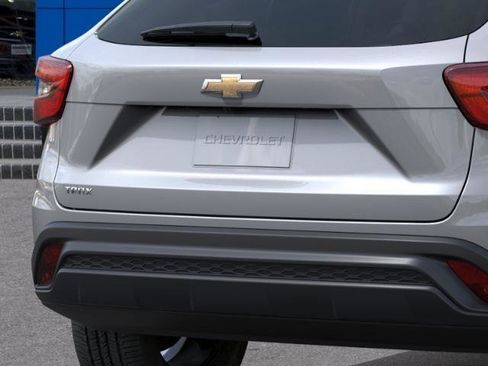 New 2026 Chevrolet Trax LS w/ LS Convenience Package FWD image 14