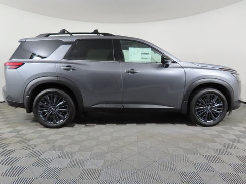 New 2026 Nissan Pathfinder SL image 2