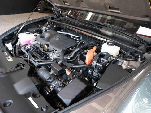 Used 2023 Toyota Crown AWD/4WD image 32