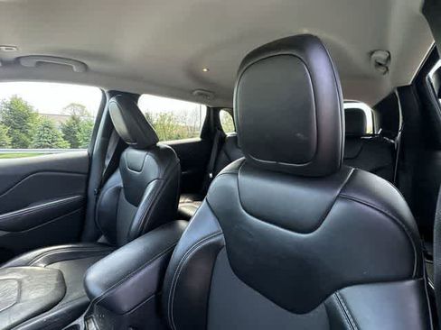 Used 2019 Jeep Cherokee Latitude Plus w/ Cold Weather Group image 16