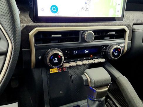 Used 2025 Toyota Tacoma Limited AWD/4WD image 18