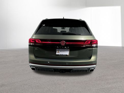 Used 2024 Volkswagen Atlas Peak Edition SEL image 34