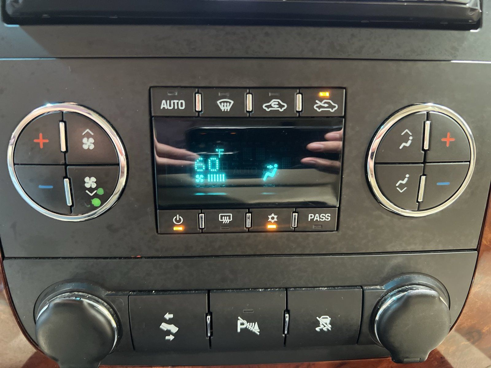 Used 2011 Chevrolet Avalanche LTZ RWD image 18