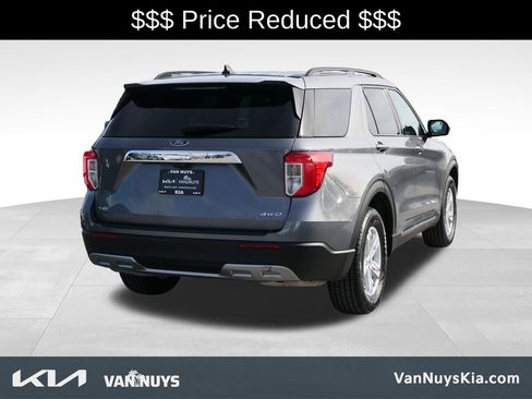 Used 2024 Ford Explorer XLT w/ Equipment Group 202A AWD/4WD image 2