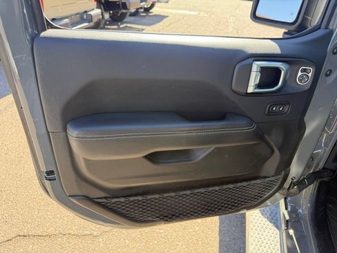 Used 2019 Jeep Wrangler Unlimited Sahara AWD/4WD image 15