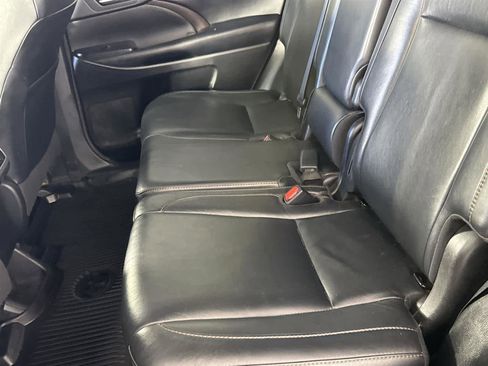 Used 2018 Toyota Highlander XLE image 14
