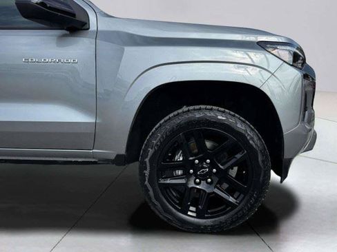 Used 2025 Chevrolet Colorado Z71 w/ Z71 Convenience Package 2 AWD/4WD image 56