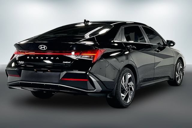 Used 2025 Hyundai Elantra Limited FWD image 8
