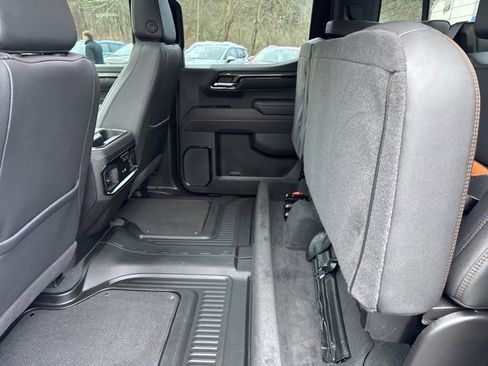 Used 2024 GMC Sierra 1500 AT4 w/ Technology Package image 28