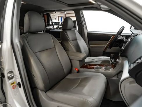 Used 2013 Toyota Highlander Limited FWD image 37