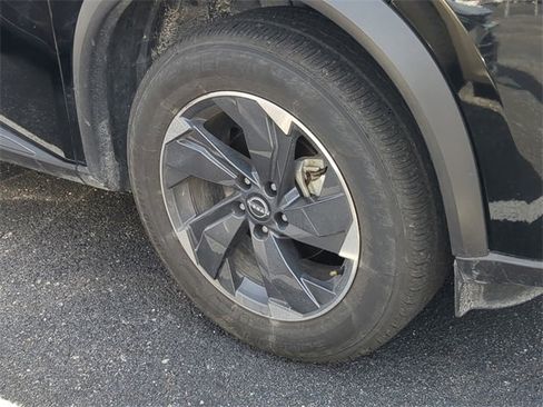 Used 2024 Nissan Rogue SV image 8