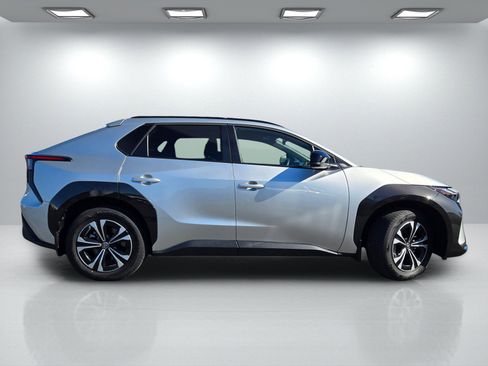 Used 2024 Toyota bZ4X XLE w/ Weather Package image 3