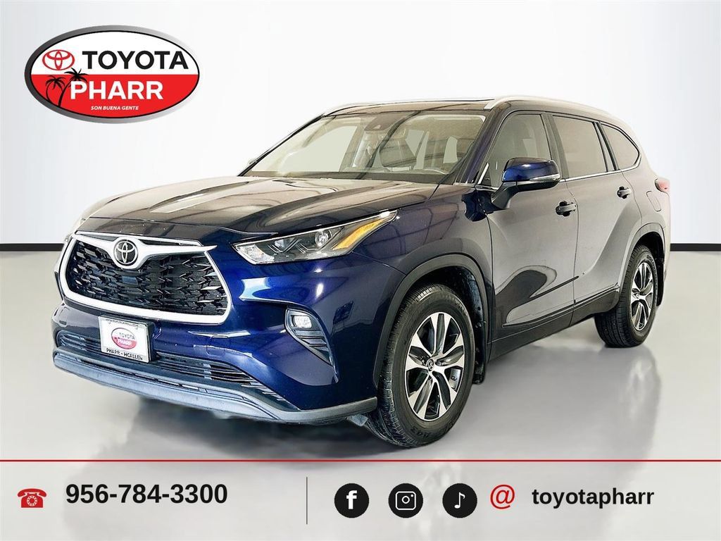 Used 2023 Toyota Highlander XLE FWD image 1